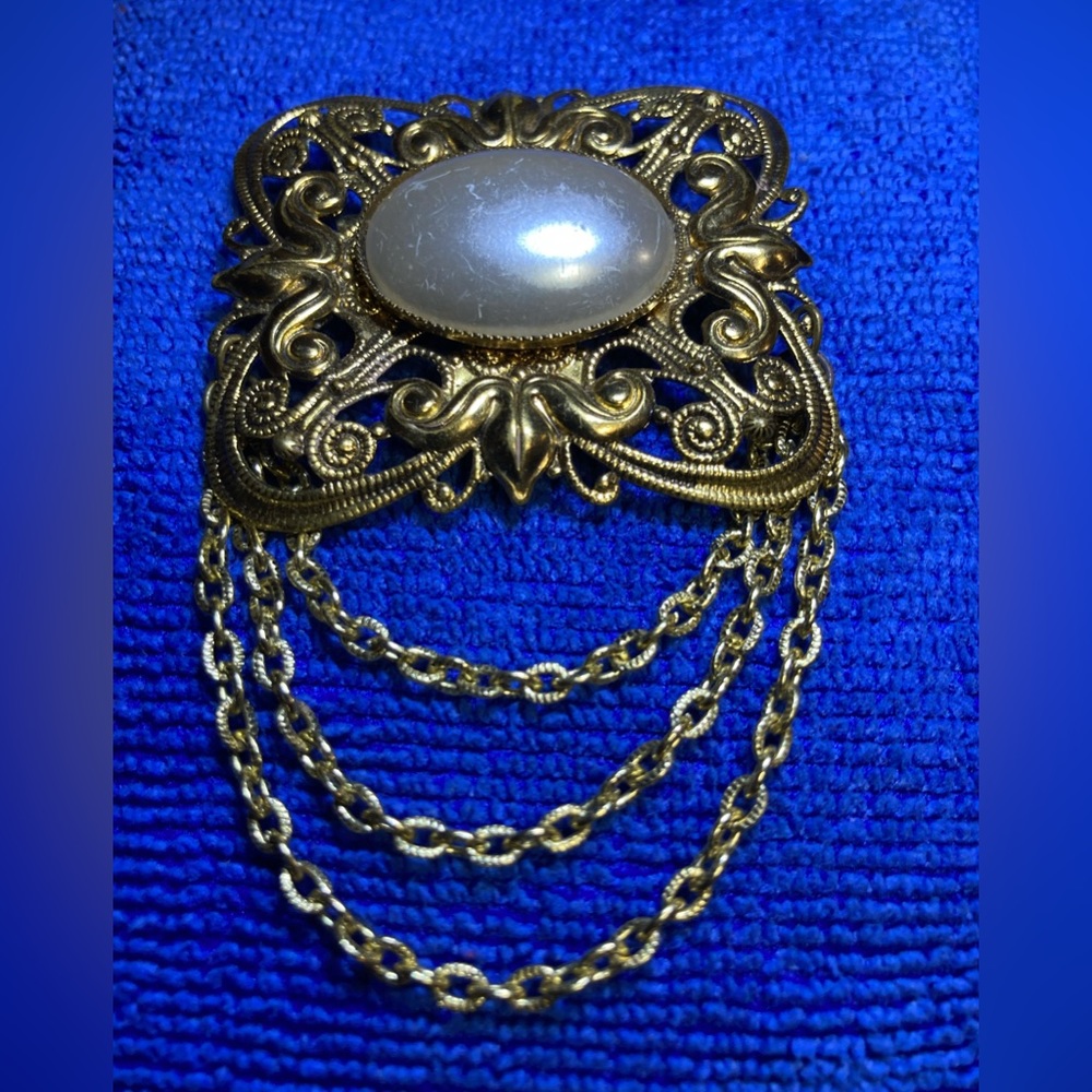 Vintage Gold Tone Brooch